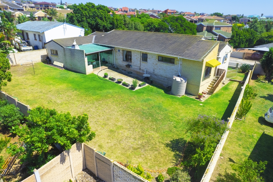 3 Bedroom Property for Sale in Wavecrest Eastern Cape